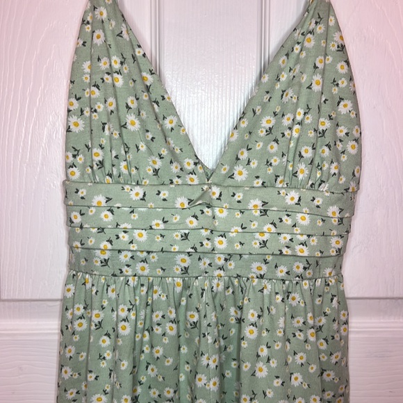 Daisy print romper, size medium, adjustable straps, low cut - Picture 2 of 4